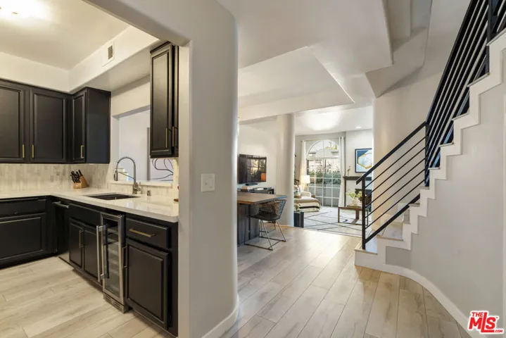 5848 W Olympic Boulevard 102, Los Angeles, California 90036