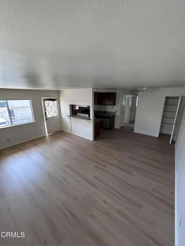 Tiler LR to kitchen 1