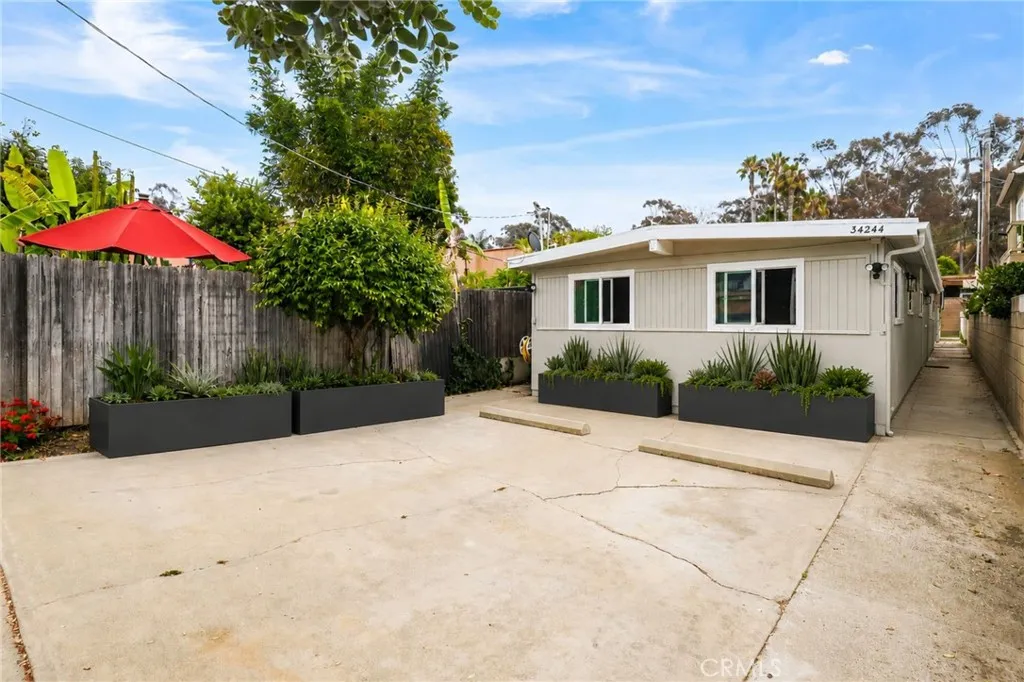 Welcome to 34244 Via Santa Rosa - virtually edited planter boxes