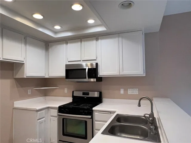 17 Goldenrod, Irvine, California 92614