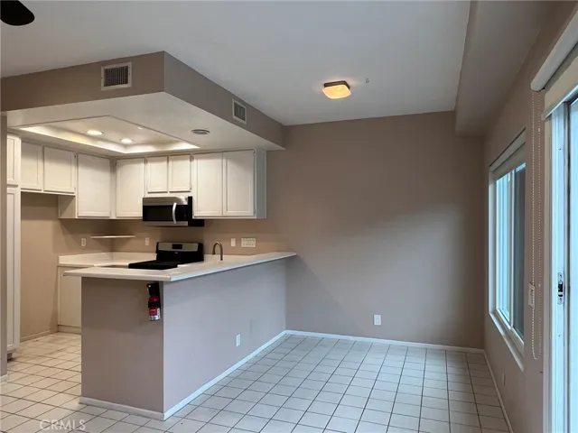 17 Goldenrod, Irvine, California 92614