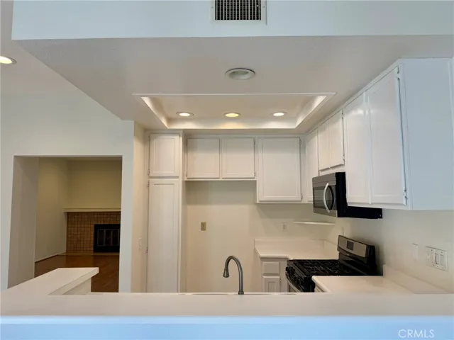 17 Goldenrod, Irvine, California 92614