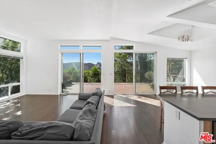 23777 Mulholland Highway 69, Calabasas, California 91302