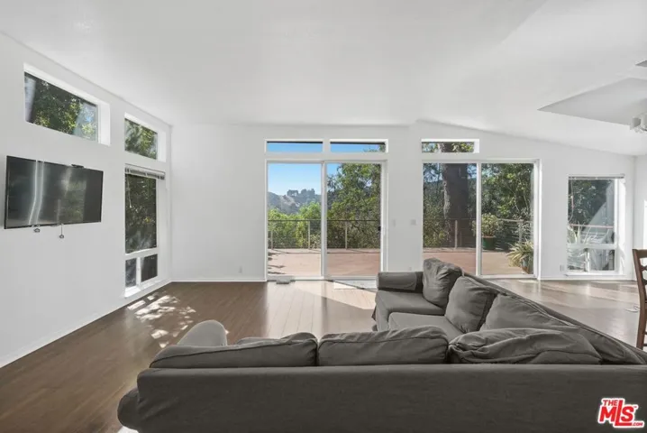 23777 Mulholland Highway 69, Calabasas, California 91302