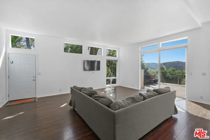 23777 Mulholland Highway 69, Calabasas, California 91302