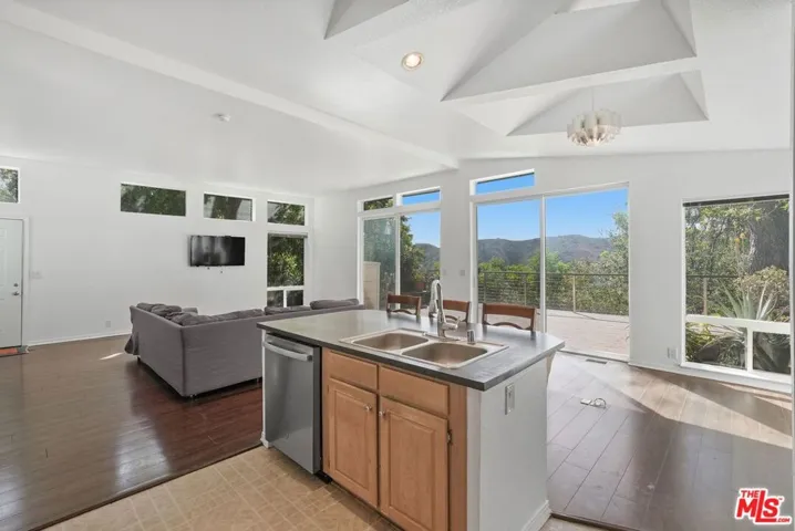 23777 Mulholland Highway 69, Calabasas, California 91302