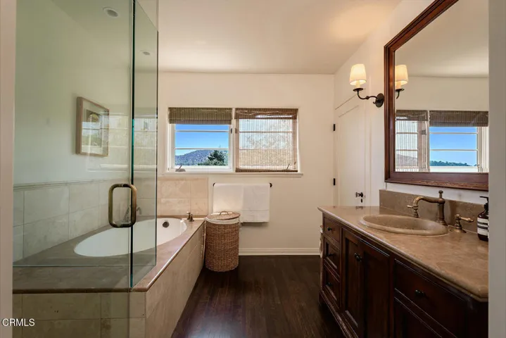 1395 Inverness Dr 32