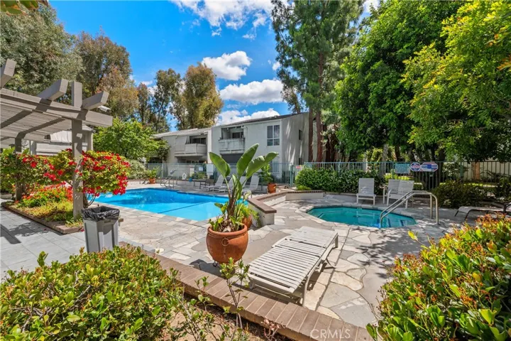 20134 Leadwell 126, Winnetka, California 91306