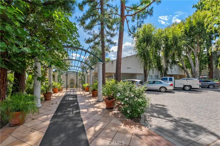 20134 Leadwell 126, Winnetka, California 91306