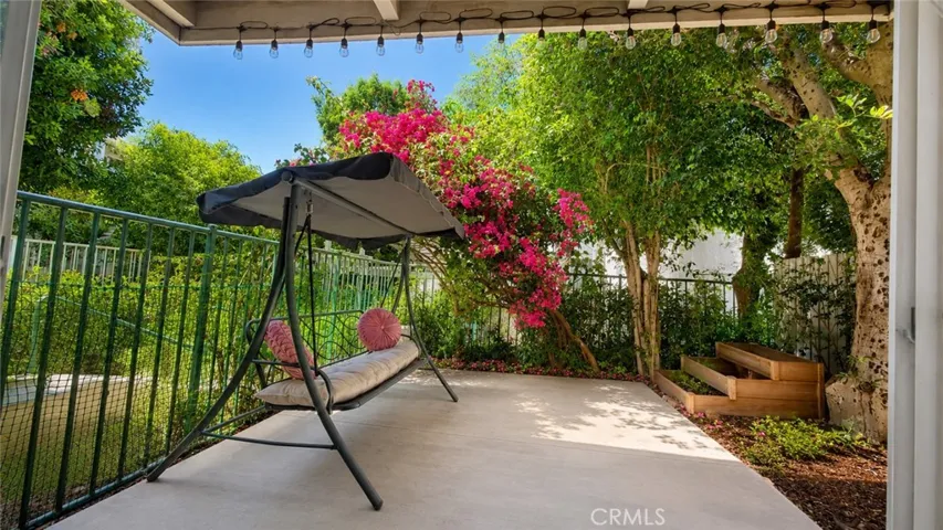 20134 Leadwell 126, Winnetka, California 91306