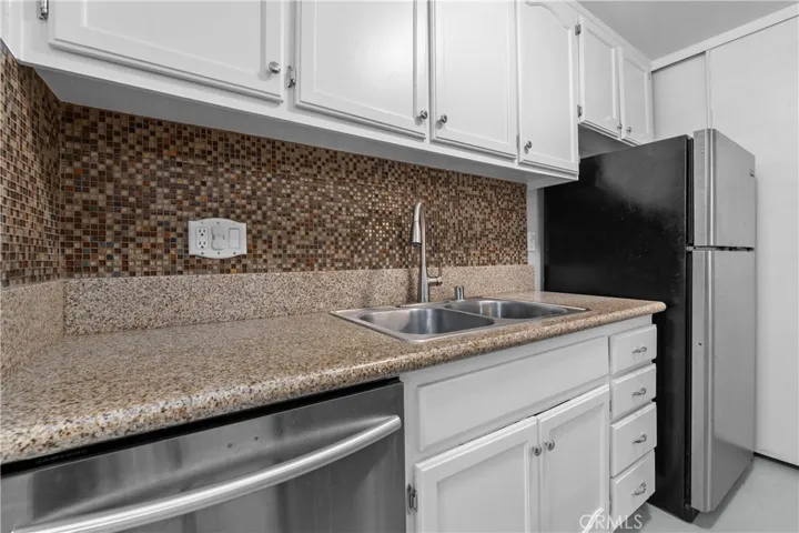 20134 Leadwell 126, Winnetka, California 91306