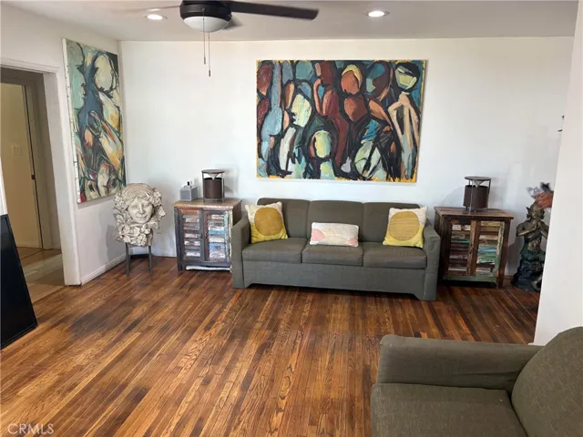 8441 Rincon, Los Angeles, California 91352