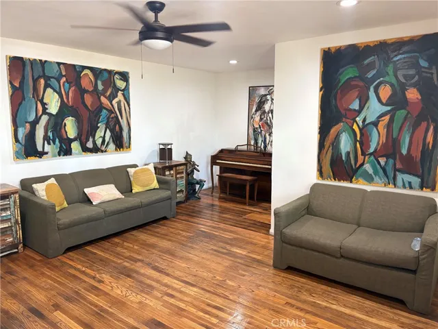 8441 Rincon, Los Angeles, California 91352