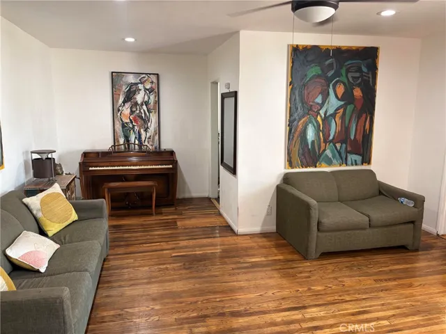 8441 Rincon, Los Angeles, California 91352