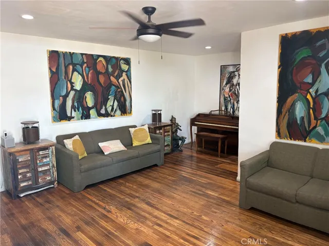 8441 Rincon, Los Angeles, California 91352