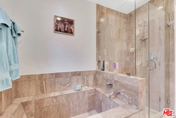 Bathroom 2 Shower & Tub