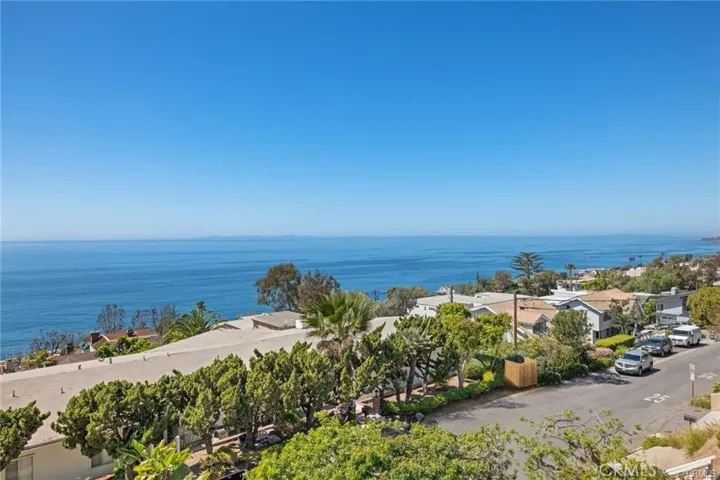 2482 Glenneyre Street, Laguna Beach, California 92651