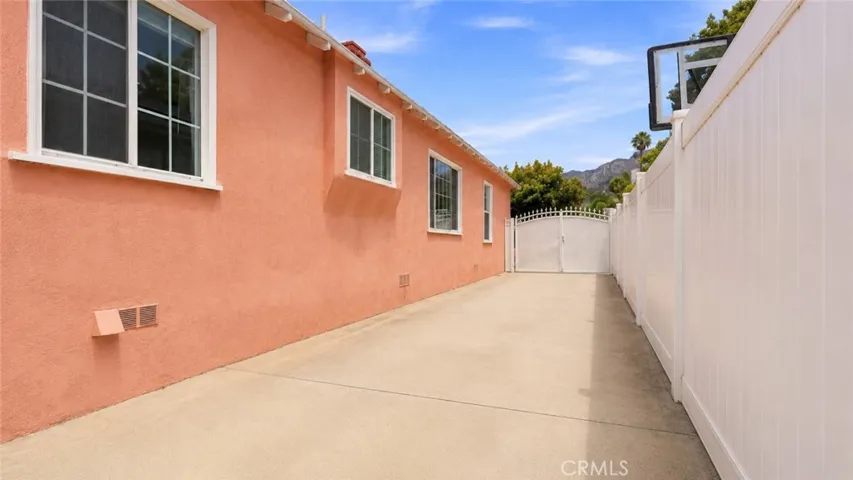 540 Clement Drive, Glendale, California 91202