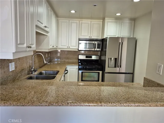 Remodel kitchen, granite counter top, breakfast nook, stainless appliances