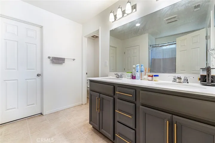 2136 N Redda Road, Fresno, California 93737