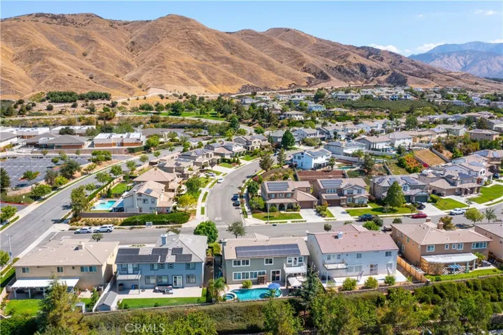 Welcome home to the beautiful Chapman Heights community!  Close by Chapman Heights Elementary School.