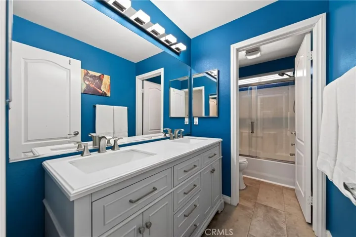 Upstairs hall bathroom