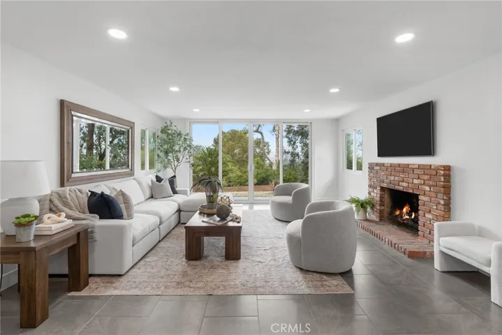 1903 E Bolingridge, Orange, California 92865