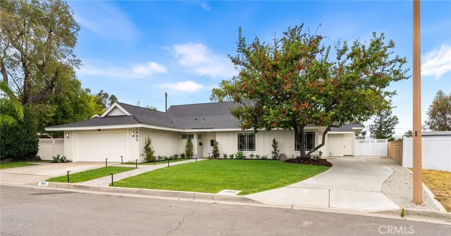1903 E Bolingridge, Orange, California 92865