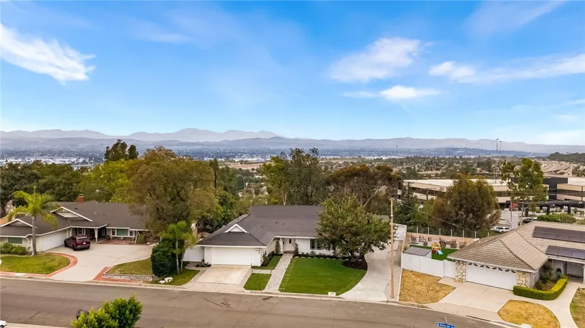 1903 E Bolingridge, Orange, California 92865