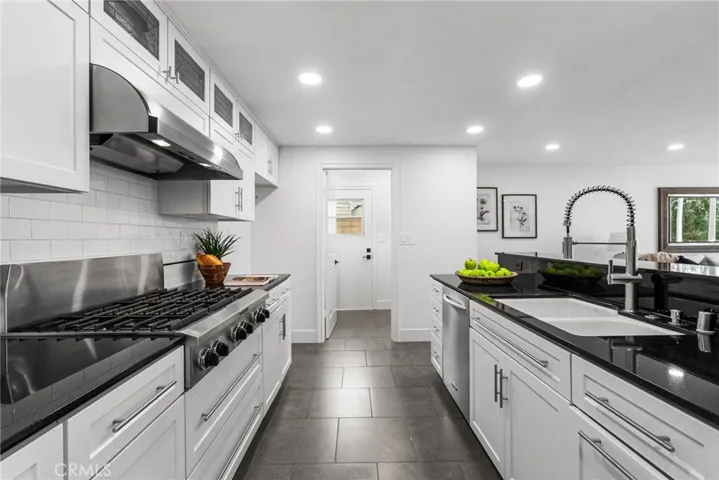1903 E Bolingridge, Orange, California 92865