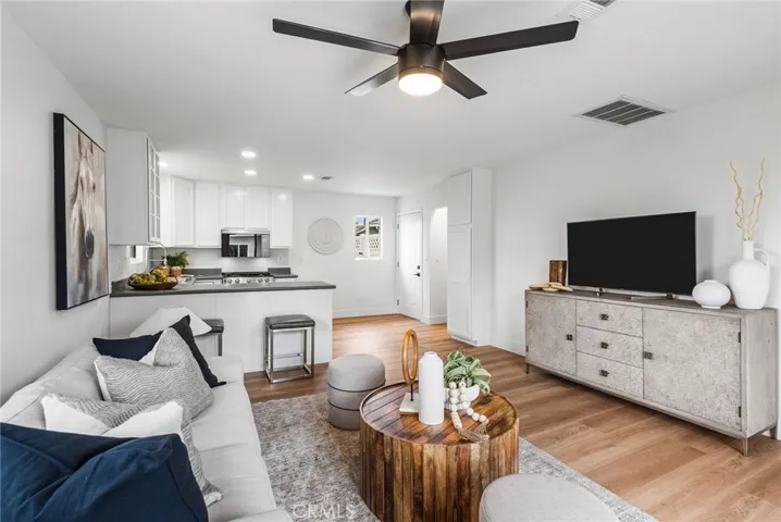 1903 E Bolingridge, Orange, California 92865