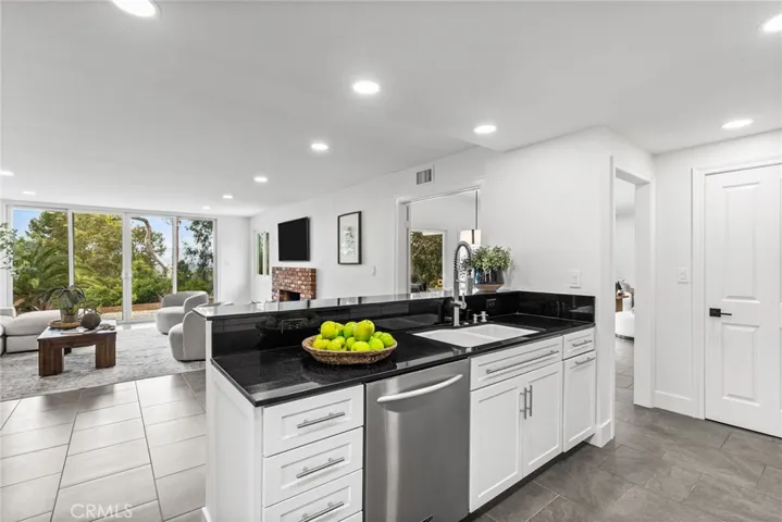 1903 E Bolingridge, Orange, California 92865