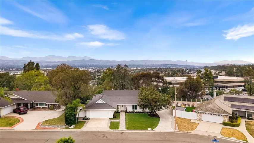 1903 E Bolingridge, Orange, California 92865