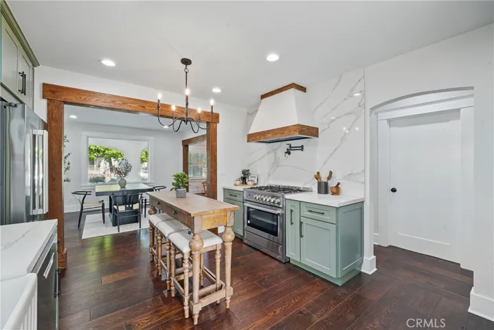 2111 S Bronson, Los Angeles, California 90018