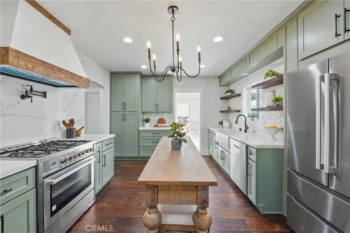 2111 S Bronson, Los Angeles, California 90018