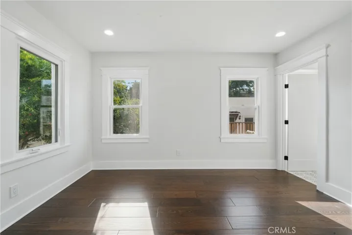 2111 S Bronson, Los Angeles, California 90018