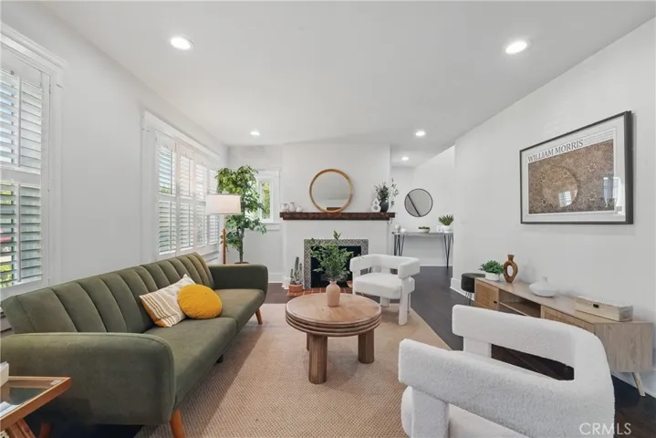 2111 S Bronson, Los Angeles, California 90018