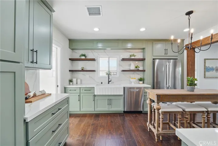 2111 S Bronson, Los Angeles, California 90018