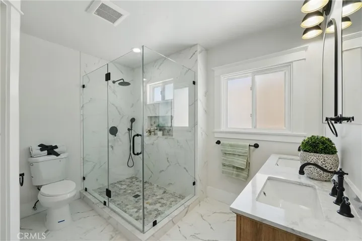 2111 S Bronson, Los Angeles, California 90018