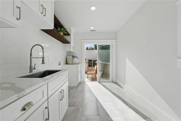 2111 S Bronson, Los Angeles, California 90018