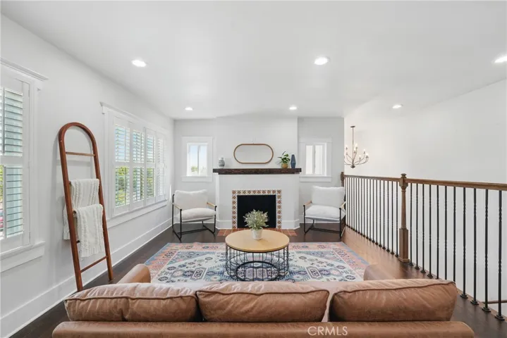 2111 S Bronson, Los Angeles, California 90018