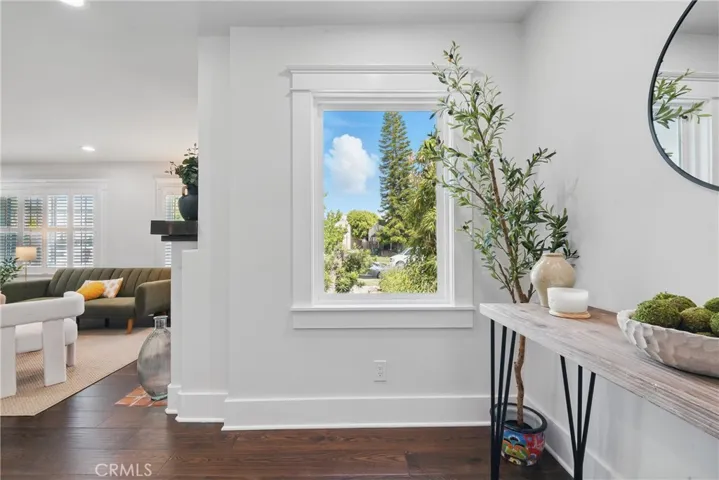 2111 S Bronson, Los Angeles, California 90018