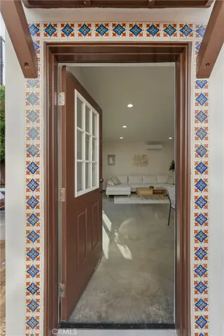 2111 S Bronson, Los Angeles, California 90018