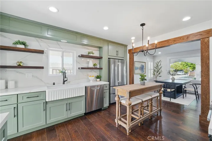 2111 S Bronson, Los Angeles, California 90018