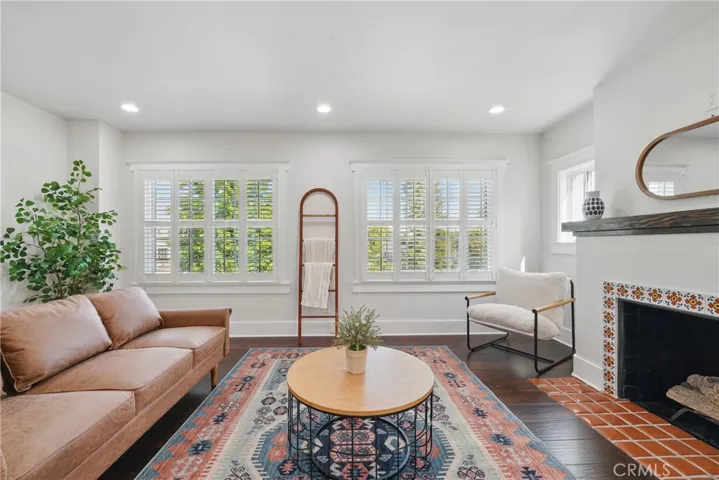 2111 S Bronson, Los Angeles, California 90018