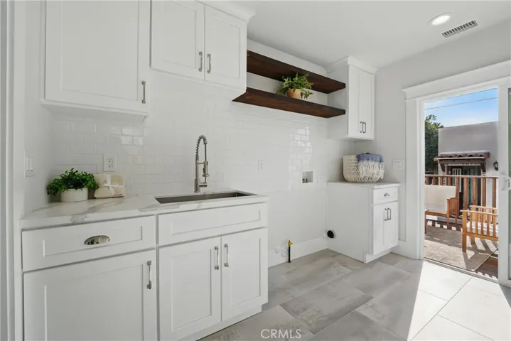 2111 S Bronson, Los Angeles, California 90018