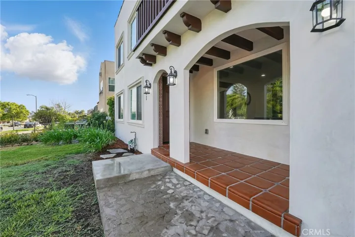 2111 S Bronson, Los Angeles, California 90018