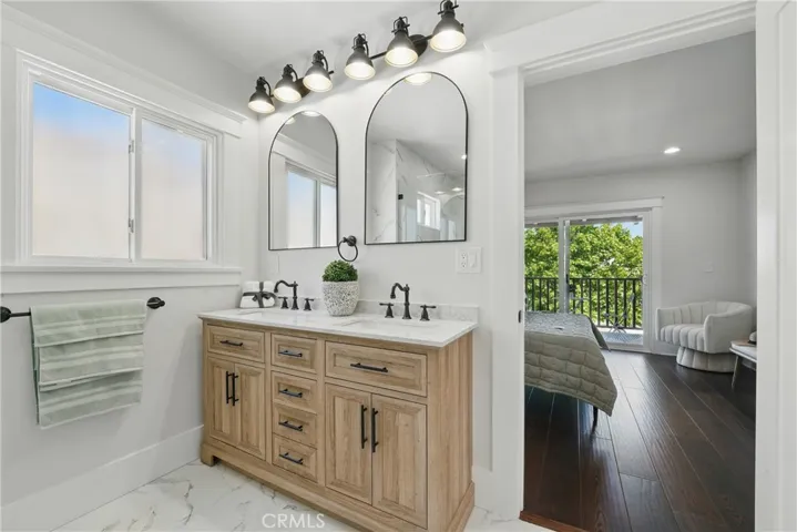 2111 S Bronson, Los Angeles, California 90018