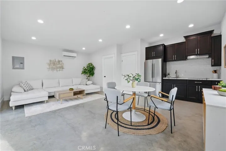 2111 S Bronson, Los Angeles, California 90018