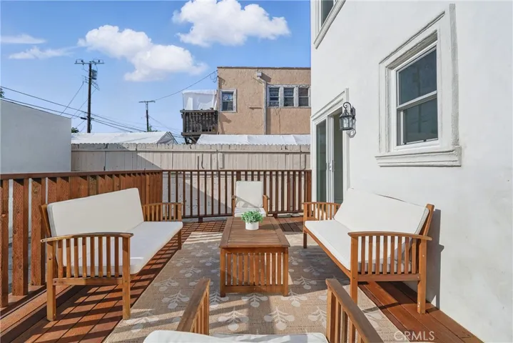 2111 S Bronson, Los Angeles, California 90018